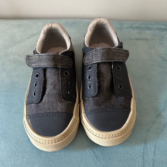 American Eagle Outfitters Other - American Eagle toddler size 9 sneakers